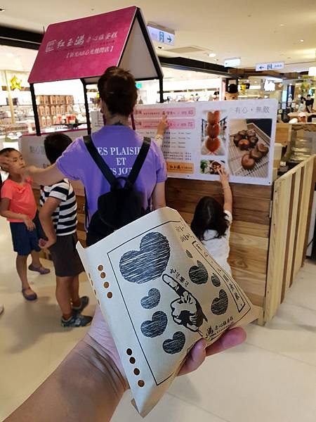 亞亞的信義區時尚小模 (9).jpg