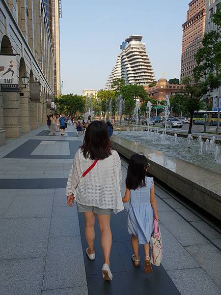 亞亞的信義區時尚小模 (14).jpg