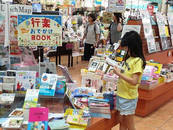 日本沖縄県TSUTAYA 那覇新都心店 (15).jpg