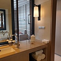 泰國曼谷Millennium Hilton Bangkok：TWIN PREMIUM ROOM (23).jpg