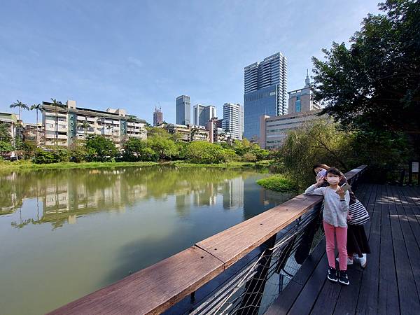 亞亞的松菸湖畔散步 (2).jpg