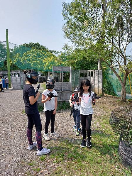 台北縣林口鄉亞太生態園區：軟彈槍對戰 (1).jpg