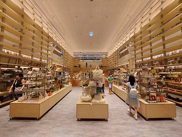 新竹市大魯閣湳雅廣場：TSUTAYA BOOKSTORE新竹湳雅店 (17).jpg