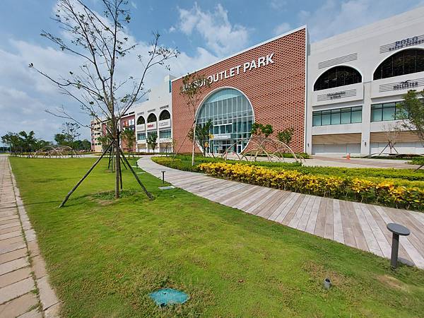 台南縣歸仁鄉MITSUI OUTLET PARK 台南 (1).jpg