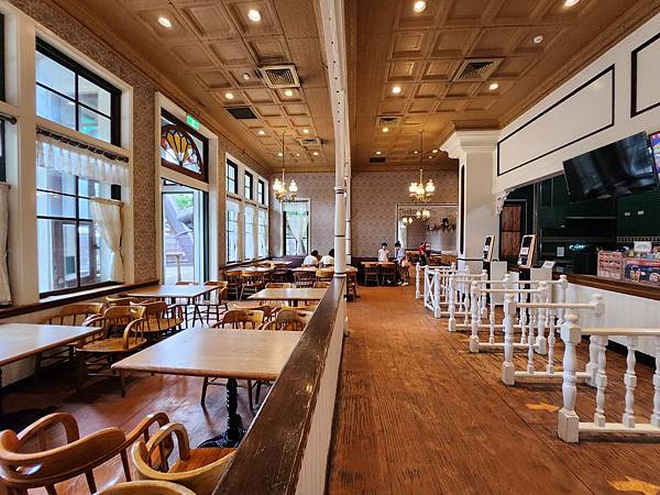 新竹縣關西鎮六福村主題遊樂園：漢堡店 (2).jpg