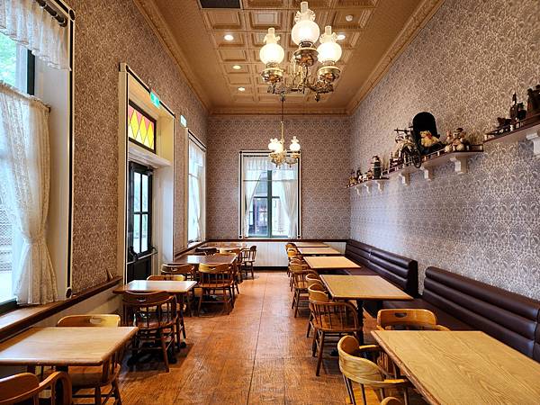 新竹縣關西鎮六福村主題遊樂園：漢堡店 (6).jpg