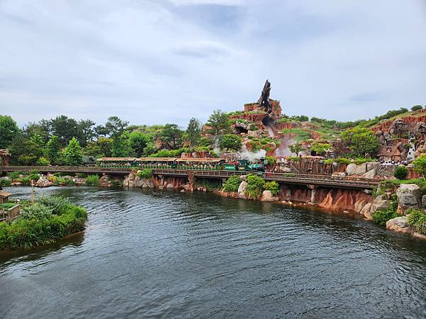 日本千葉県東京ディズニーランド：蒸気船マークトウェイン号 (2).jpg