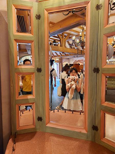 日本千葉県東京ディズニーランド：ビレッジショップス (9).jpg