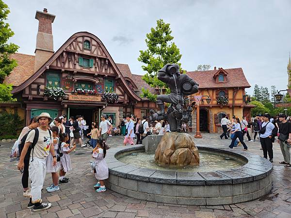 日本千葉県東京ディズニーランド：ビレッジショップス (36).jpg