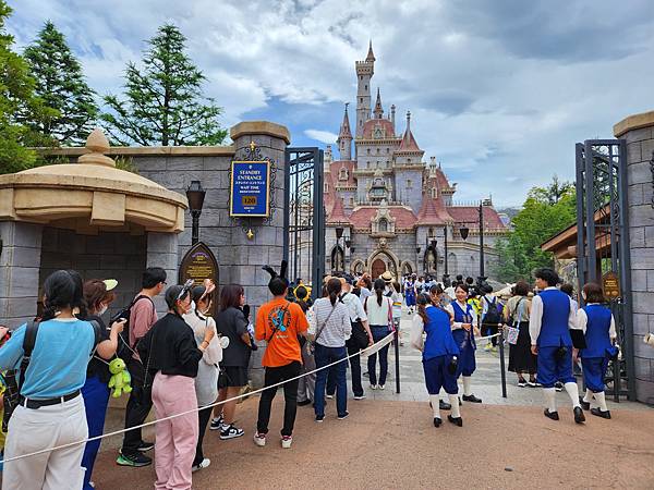 日本千葉県東京ディズニーランド：美女と野獣“魔法のものがたり” (10).jpg