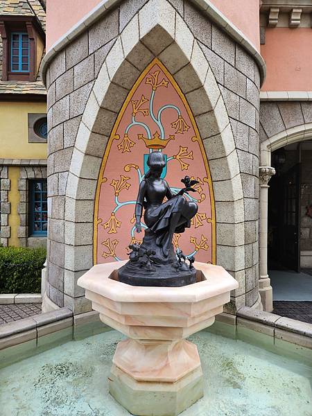 日本千葉県東京ディズニーランド:シンデレラのフェアリーテイル・ホール (13).jpg