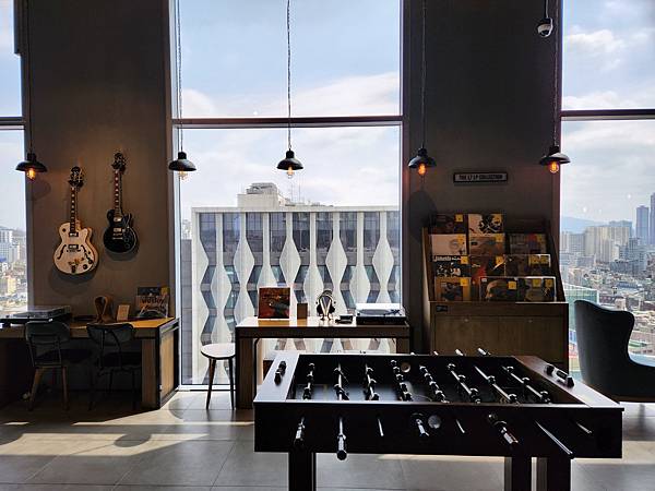 韓國首爾市L7 Hongdae:Blue Roof Lounge (1).jpg 韓國首爾市L7 Hongdae:Blue Roof Lounge (1).jpg