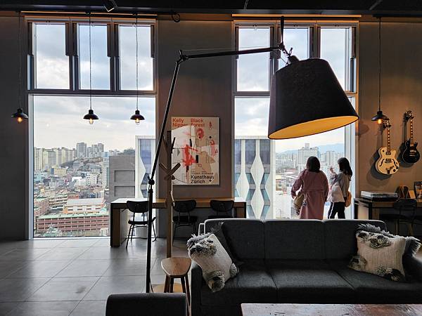 韓國首爾市L7 Hongdae:Blue Roof Lounge (12).jpg 韓國首爾市L7 Hongdae:Blue Roof Lounge (12).jpg