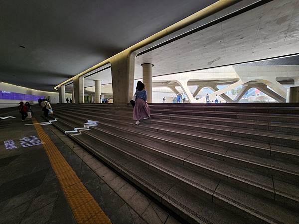 韓國首爾市東大門設計廣場 (2).jpg