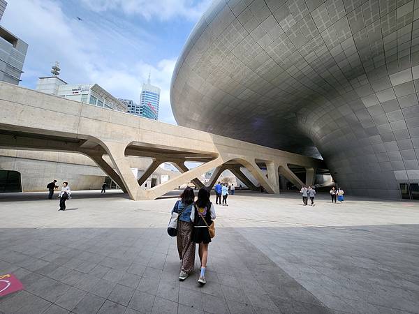 韓國首爾市東大門設計廣場 (3).jpg