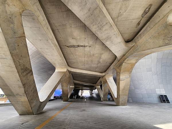 韓國首爾市東大門設計廣場 (11).jpg