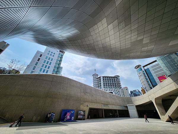 韓國首爾市東大門設計廣場 (14).jpg