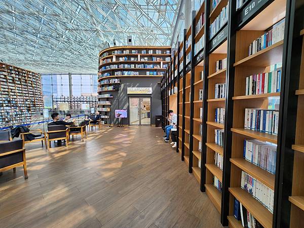 韓國首爾市星空圖書館 (3).jpg 韓國首爾市星空圖書館 (3).jpg