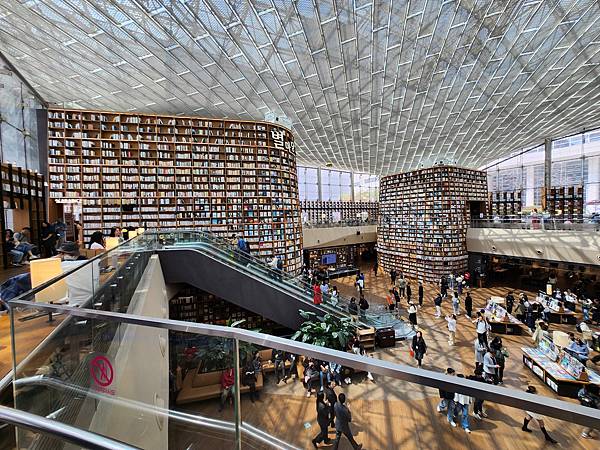 韓國首爾市星空圖書館 (2).jpg 韓國首爾市星空圖書館 (2).jpg