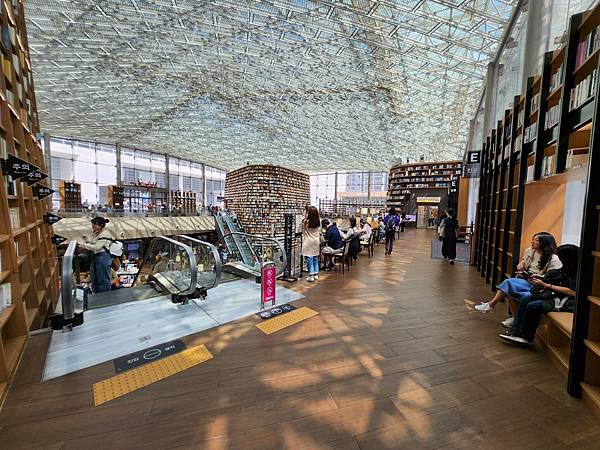 韓國首爾市星空圖書館 (7).jpg 韓國首爾市星空圖書館 (7).jpg