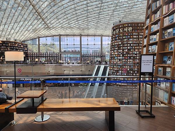 韓國首爾市星空圖書館 (22).jpg 韓國首爾市星空圖書館 (22).jpg