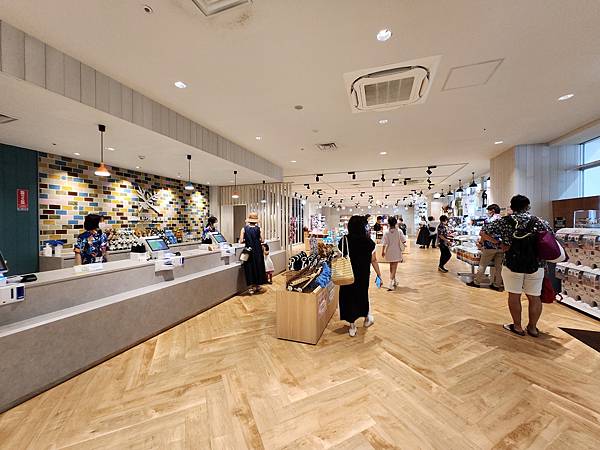 日本沖縄県iias沖縄豊崎:DMMかりゆし水族館 (39).jpg