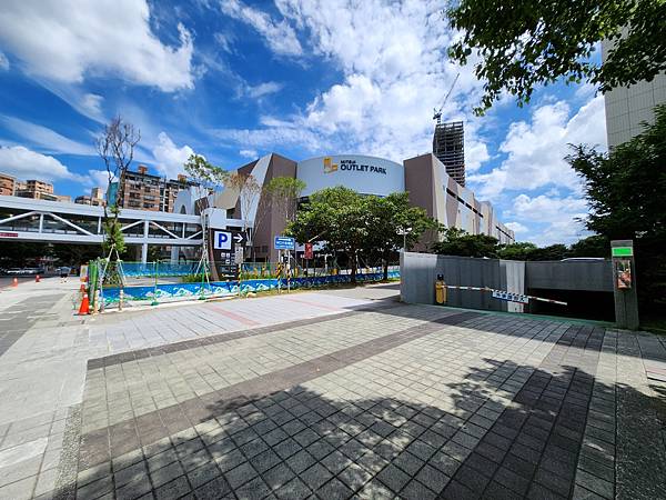 台北縣林口鄉MITSUI OUTLET PARK 林口二期【盜攝版】 (7).jpg