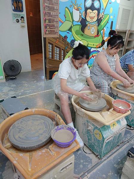 亞亞的大溪員工旅遊【捏陶篇】 (13).jpg