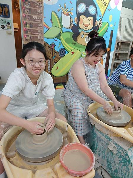 亞亞的大溪員工旅遊【捏陶篇】 (16).jpg
