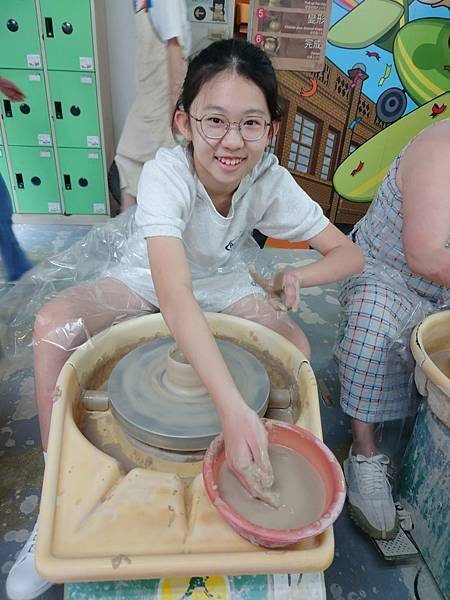 亞亞的大溪員工旅遊【捏陶篇】 (19).jpg