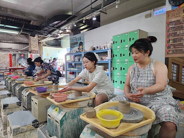 亞亞的大溪員工旅遊【捏陶篇】 (34).jpg