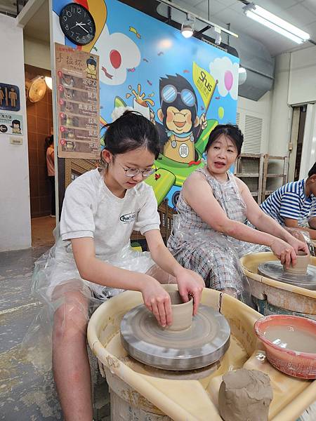 亞亞的大溪員工旅遊【捏陶篇】 (37).jpg