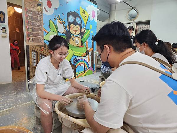 亞亞的大溪員工旅遊【捏陶篇】 (42).jpg