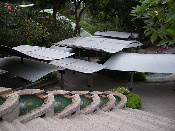 新加坡聖淘沙魚尾獅公園屋頂.JPG