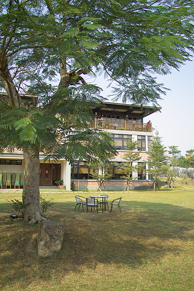 台中市東籬農園洋食館樹蔭.jpg