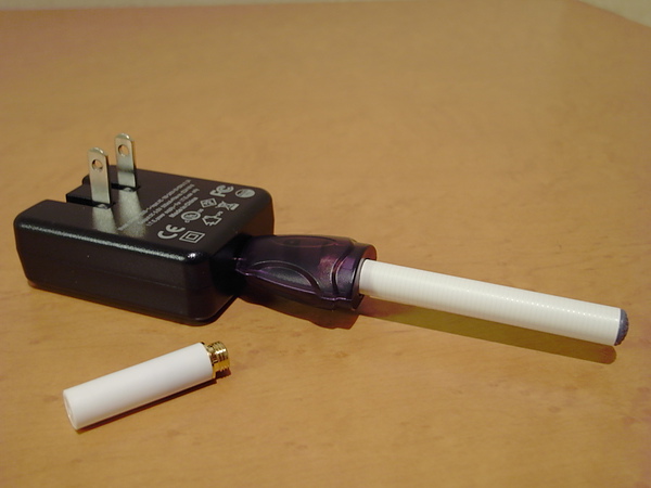 日本電子煙MISMO充電器2.JPG