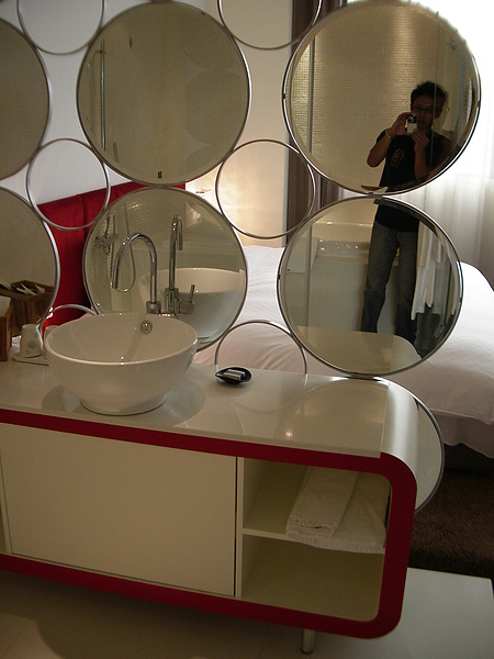 台北市八方美學商旅精緻美學客房浴室鏡2.JPG