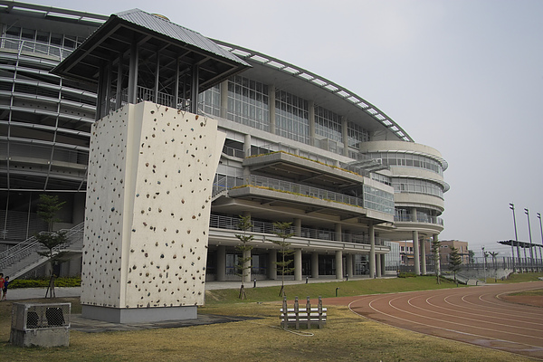 台中市逢甲大學體育館+攀岩柱2.jpg