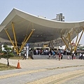 高雄市捷運中央公園站弧線.jpg