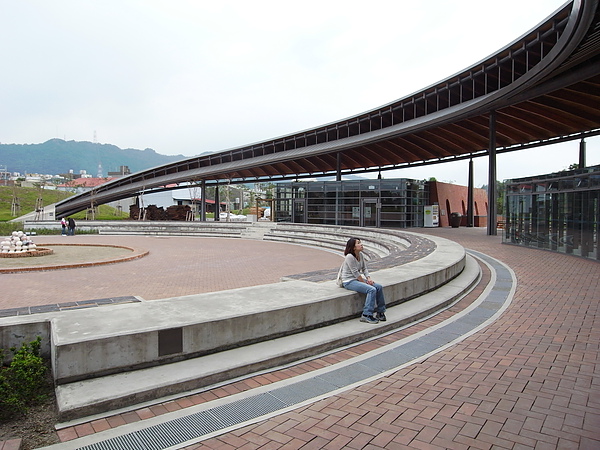 台北市鶯歌鎮陶瓷藝術園區月形廣場移.JPG