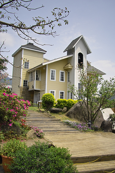 台北北投發現花園餐廳建築近景+花.jpg