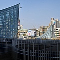 高雄市捷運美麗島站異軍突起.jpg
