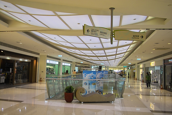 高雄市夢時代購物中心試營運藍鯨館燈飾4.jpg