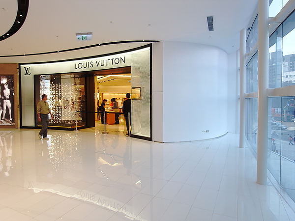 高雄市大立精品LV.JPG