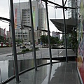 台北縣板橋市縣政府半圓型櫥窗內景.jpg