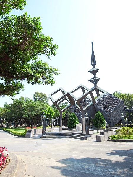 台北市228紀念雕塑 (4).JPG
