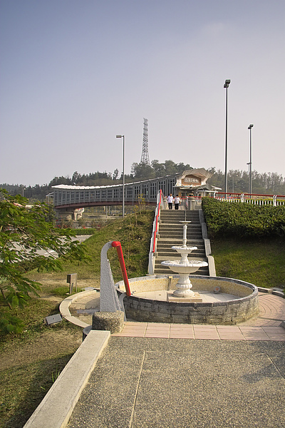 南二高關廟休息站天橋連接步道2.jpg