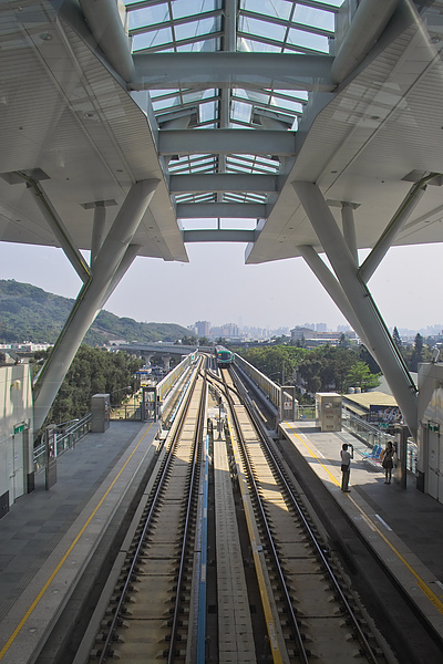 高雄市捷運世運站屋頂造型.jpg