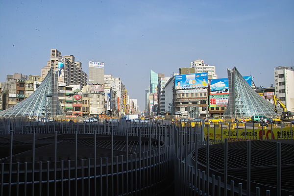 高雄市捷運美麗島站相遙對望.jpg