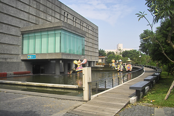 彰化縣員林鎮員林演藝廳水池步道.jpg